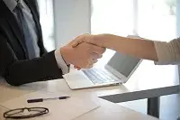 jpg/business-deal-7954355_1280.jpg